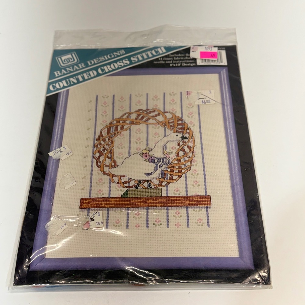 Banar Designs Counted Cross Stitch Kit 8x10 White Goose Wreath Country Vintage
